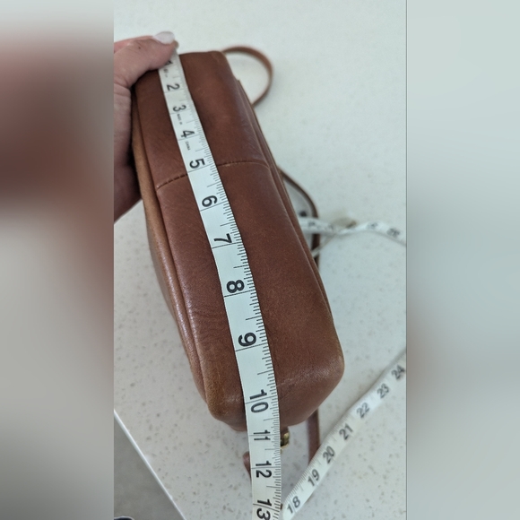 Madewell The Larger Transport Camera Bag in English Saddle - Picture 9 of 11